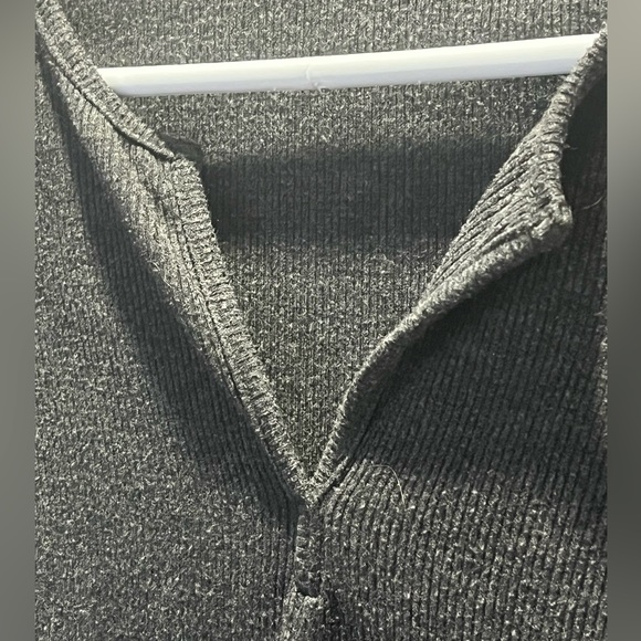 Women’s Popular 21 Long Sleeve Scoop Neck With V Openings Ribbed Top - Picture 6 of 7